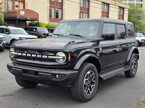 Shadow Black 2026 Ford Bronco Outer Banks