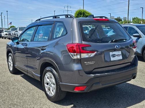 Magnetite Gray Metallic 2024 Subaru Forester