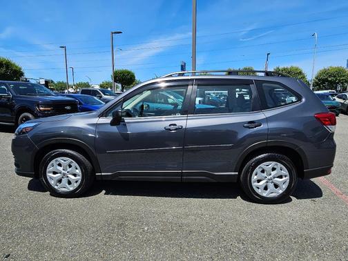 Magnetite Gray Metallic 2024 Subaru Forester