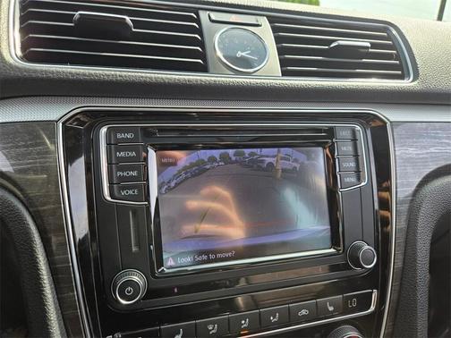 2017 Volkswagen Passat 1.8T SE