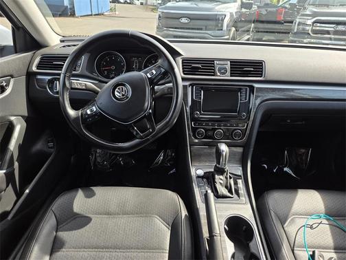 2017 Volkswagen Passat 1.8T SE