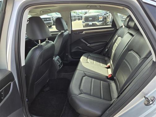 2017 Volkswagen Passat 1.8T SE