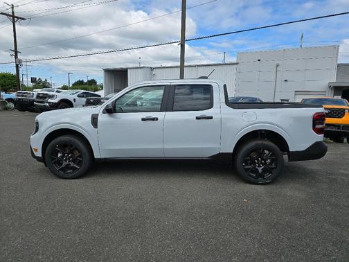 Space White Metallic 2025 Ford Maverick XLT