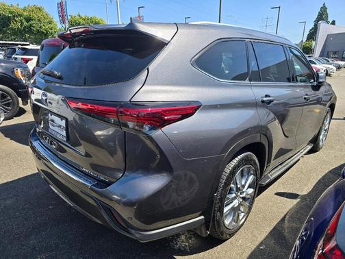 Magnetic Gray Metallic 2023 Toyota Highlander Limited