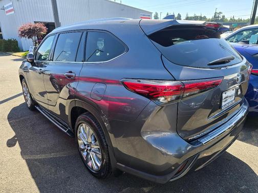 Magnetic Gray Metallic 2023 Toyota Highlander Limited