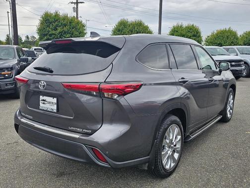Magnetic Gray Metallic 2023 Toyota Highlander Limited
