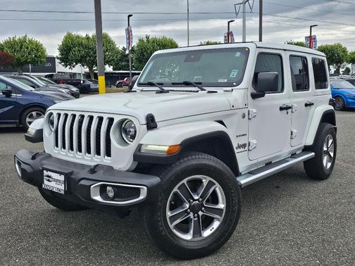 Bright White Clearcoat 2023 Jeep Wrangler Sahara