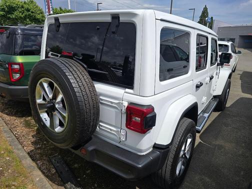 Bright White Clearcoat 2023 Jeep Wrangler Sahara