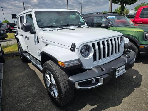 Bright White Clearcoat 2023 Jeep Wrangler Sahara