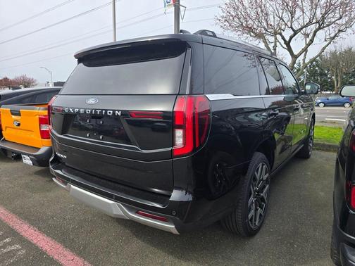 Agate Black Metallic 2026 Ford Expedition Platinum