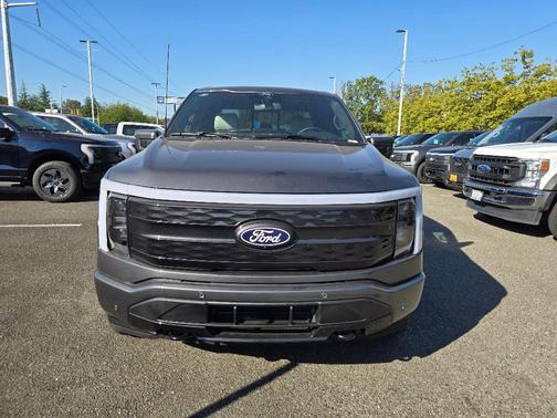 2025 Ford F-150 Lightning Platinum