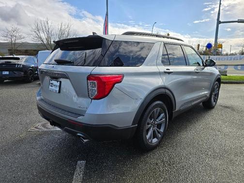 Iconic Silver Metallic 2022 Ford Explorer XLT