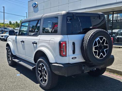 Oxford White 2026 Ford Bronco Outer Banks