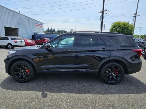 Agate Black 2023 Ford Explorer ST