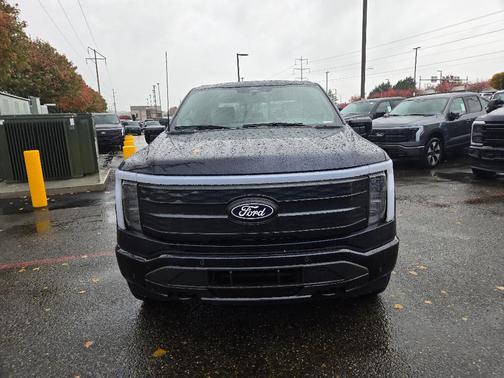 2025 Ford F-150 Lightning Platinum