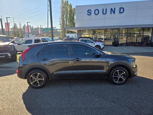 2023 Kia Niro LX