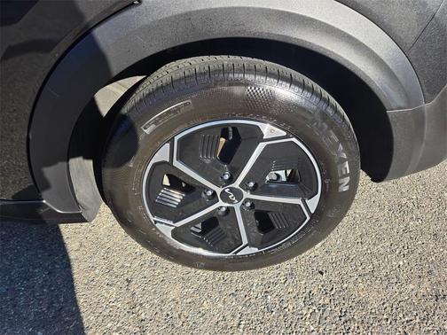 2023 Kia Niro LX