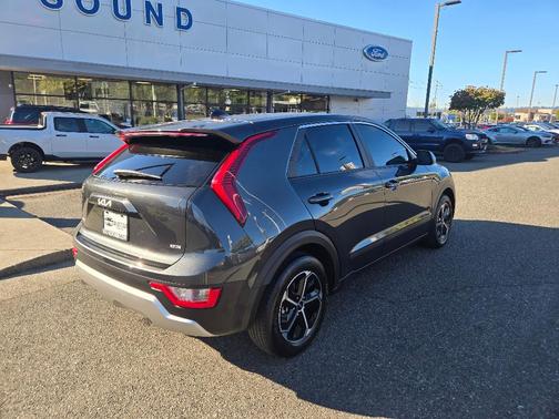 2023 Kia Niro LX
