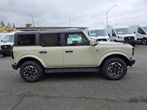 Desert Sand 2026 Ford Bronco Outer Banks
