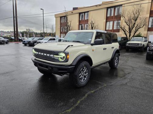 Desert Sand 2025 Ford Bronco Badlands SUV