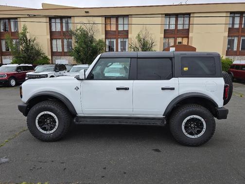 Oxford White 2026 Ford Bronco Outer Banks