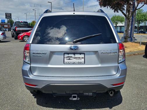 Ice Silver Metallic 2012 Subaru Forester 2.5X Premium