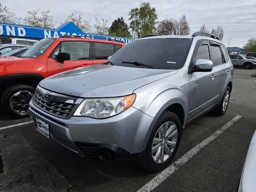 Ice Silver Metallic 2012 Subaru Forester 2.5X Premium SUV