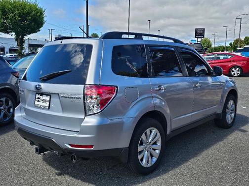 Ice Silver Metallic 2012 Subaru Forester 2.5X Premium