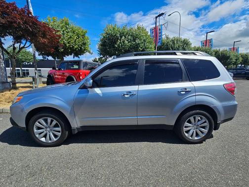 Ice Silver Metallic 2012 Subaru Forester 2.5X Premium