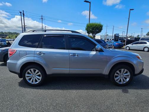 Ice Silver Metallic 2012 Subaru Forester 2.5X Premium