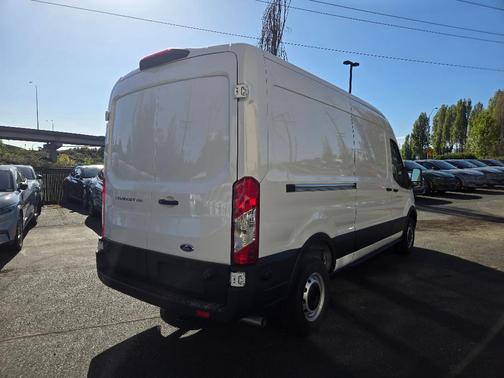 2025 Ford Transit-250 148 WB Medium Roof Cargo
