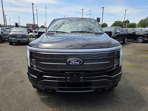 2025 Ford F-150 Lightning LARIAT