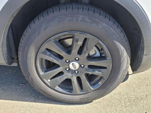 Oxford White 2018 Ford Explorer XLT