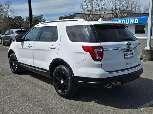 Oxford White 2018 Ford Explorer XLT