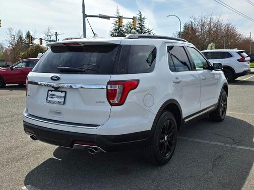 Oxford White 2018 Ford Explorer XLT