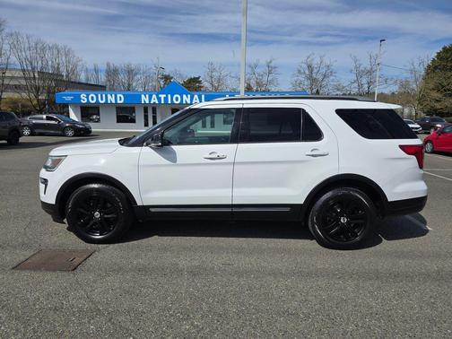 Oxford White 2018 Ford Explorer XLT
