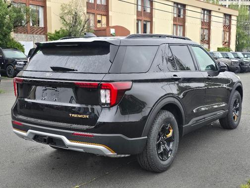 Agate Black Metallic 2026 Ford Explorer Tremor