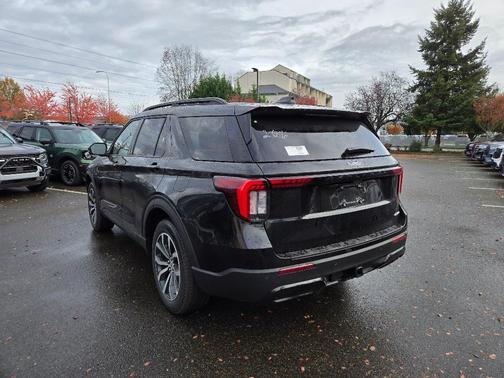 Agate Black Metallic 2026 Ford Explorer ST-Line