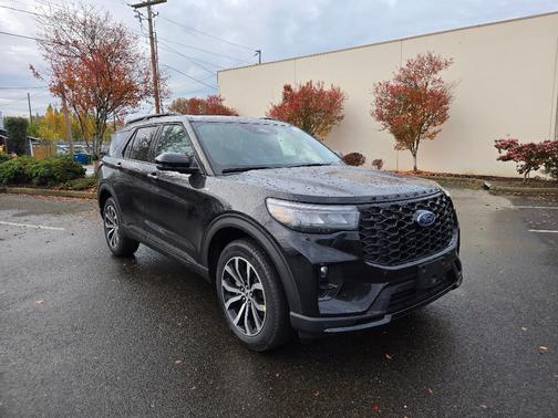 Agate Black Metallic 2026 Ford Explorer ST-Line