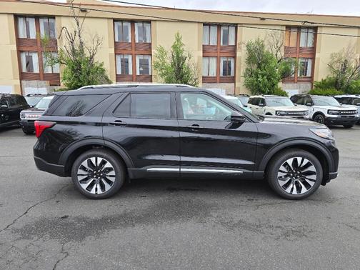 Agate Black Metallic 2026 Ford Explorer Platinum