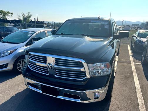 2016 RAM 1500 SLT