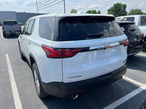 White 2022 Chevrolet Traverse LS
