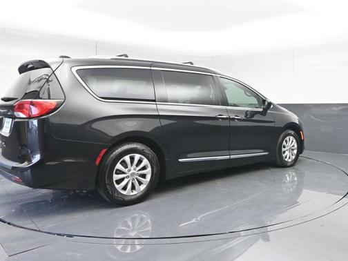 2018 Chrysler Pacifica Touring-L