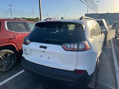 White 2019 Jeep Cherokee Latitude Plus