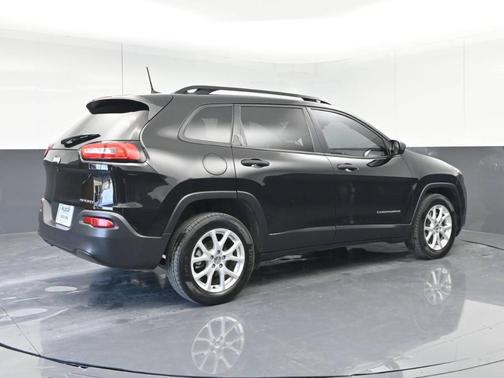 2017 Jeep Cherokee Sport
