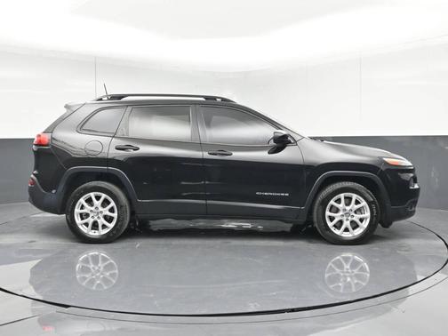 2017 Jeep Cherokee Sport