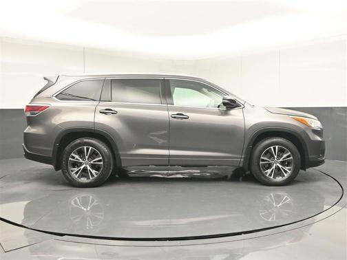 Gray 2016 Toyota Highlander XLE