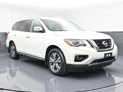 2017 Nissan Pathfinder SV