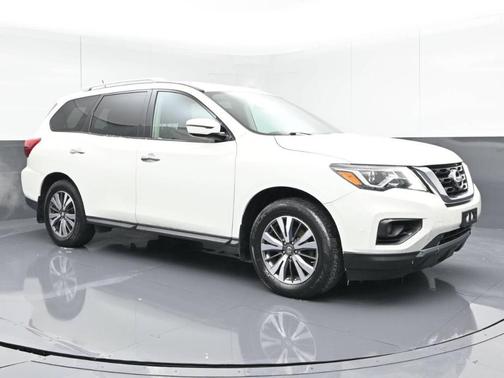 2017 Nissan Pathfinder SV