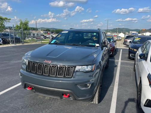 Gray 2018 Jeep Grand Cherokee Trailhawk